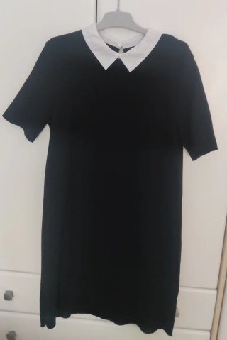 Vestido Negro con Cuello Blanco