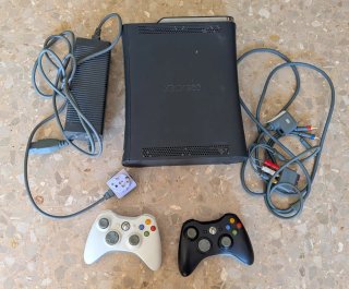 Consola Xbox 360 120GB con juegos y accesorios