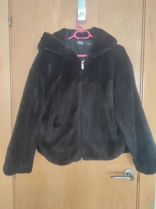Cazadora de pelo negra Zara