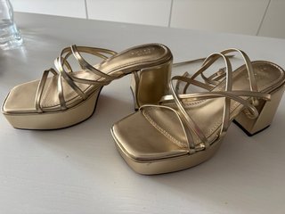Sandalias de Tacón Doradas ASOS Talla 38