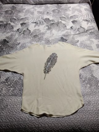 Jersey Beige con Detalle de Pluma