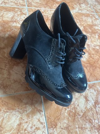 Zapatos de tacón estilo Oxford negros