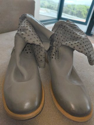 Botines de Piel Gris