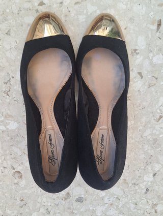 Zapatos de salón Sfera negros y dorados
