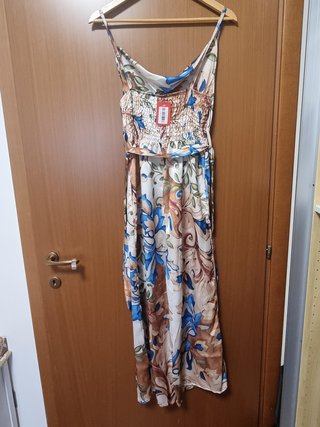 capo di abbigliamento estivo con corpetto arriccia
