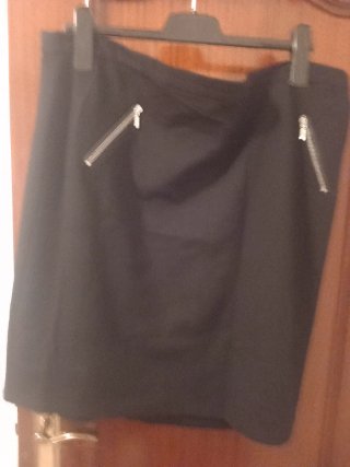 Falda Negra con Cremalleras