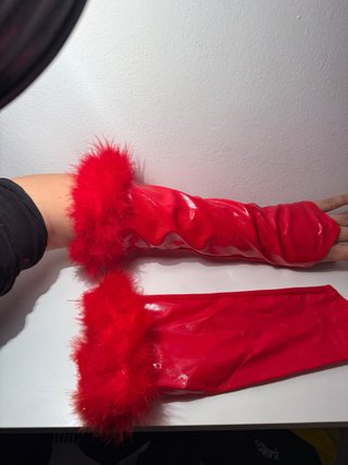 Set Diablesa Rojo: Cubrebotas y Guantes