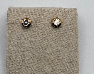 000639 PENDIENTES CIRCONITA 18K.