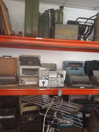 Lote de objetos antiguos y vintage cada una tiene