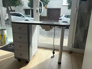Mesa de manicura con cajonera