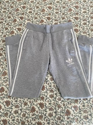 Pantalón Jogger Adidas Gris original