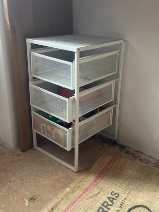 Cajonera de rejilla blanca