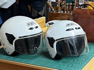 2 Cascos de Moto NZI Blancos