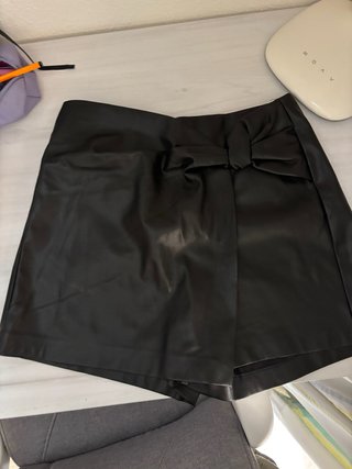 Falda pantalón de cuero negra