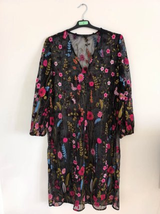 Vestido Negro con Flores Bordadas Zara