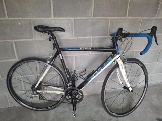 Bicicleta de carretera Fuji Team