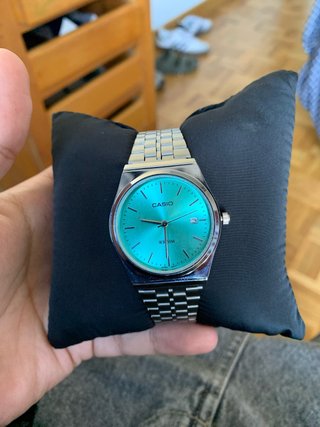 Reloj Casio Plateado con Esfera Turquesa