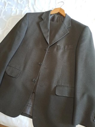 Traje Roberto Bassi Talla 48. Chaqueta y pantalón
