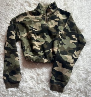 Sudadera Corta Estampado Camuflaje