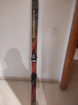 Esquís Dynastar con fijaciones