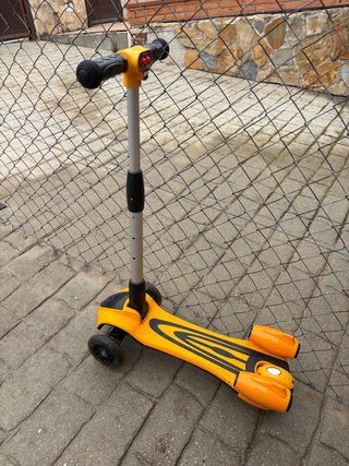 Patinete Infantil con Luces LED y Humo
