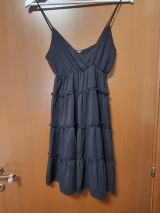 mini abito nero a sottoveste con spalline sottili,