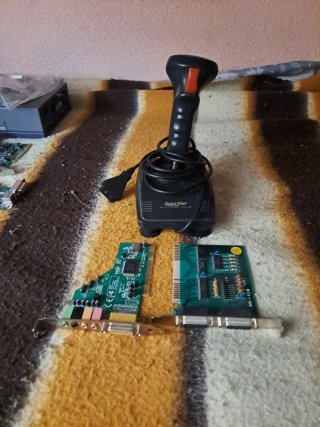 Joystick QuickShot y Tarjetas PC Antiguas