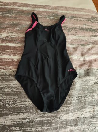 Bañador deportivo Nabaiji negro y rosa