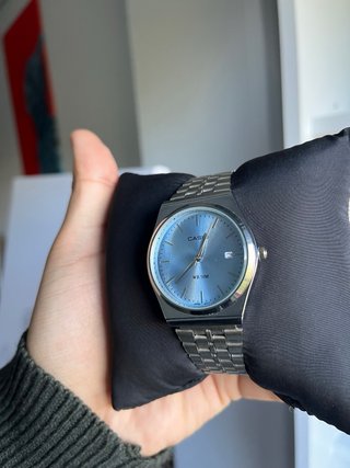 Reloj Casio Plateado y azul clarito