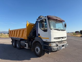 Camión Renault Kerax 6x4 con Pluma