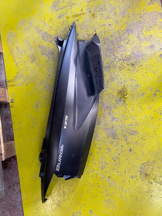 Chapa Lateral Suzuki Burgman 125 (2009)
