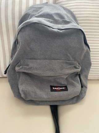Mochila Eastpak Gris