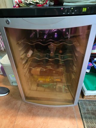 Vinoteca Compacta con Puerta de Cristal
