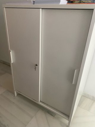 Armario IKEA TROTTEN con puertas correderas