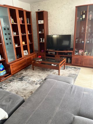 Mueble de salón y mesa de centro de cristal