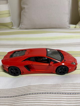 Coche a escala Lamborghini Aventador