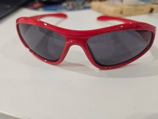 Gafas de sol infantiles rojas