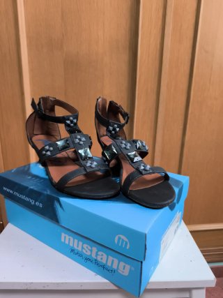 Sandalias Mustang Gris