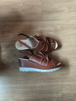 Sandalias de Piel con Cuña