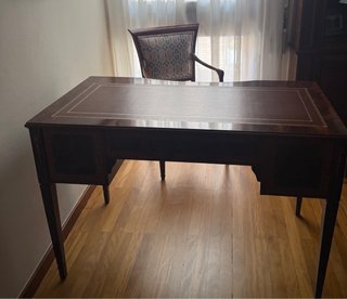 Mesa de despacho clásica con sillón