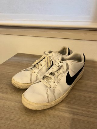 Zapatillas Nike Blancas con Logo Negro