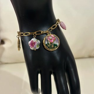 Pulsera con charms florales. -acero inoxidable 316