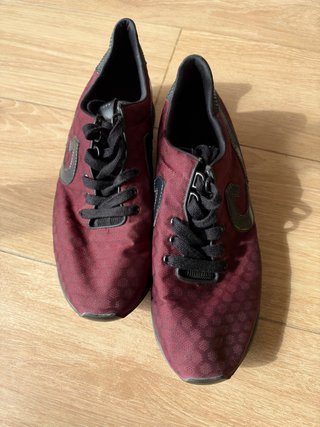 Bambas deportivas Cruyff burdeos y negras 44