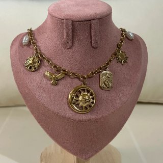 Collar con Dijes de Sol y Luna