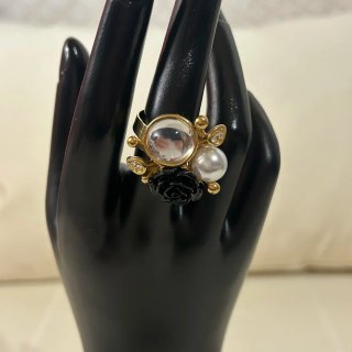 Anillo Ajustable con Detalles Florales