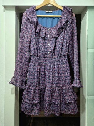Vestido veraniego estampado con volantes