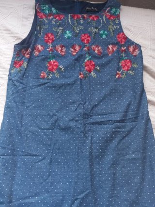 Vestido Azul con Bordado Floral Pilar Prieto