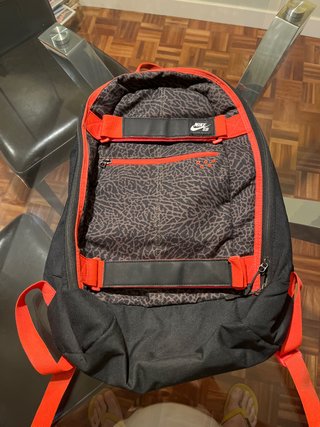 Mochila Nike SB Negra y Roja