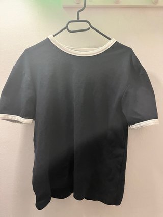 Camiseta Zara Negra con Ribetes