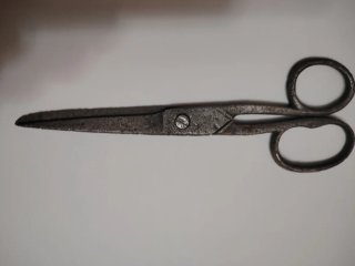 Vecchie forbici artigianali da sarto